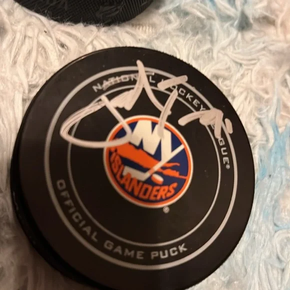 4 signed New York islander official pucks - Picture 3 of 5